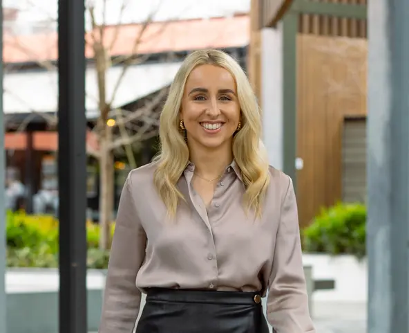 Portrait of BE financial services broker, Caitlin Muhs.